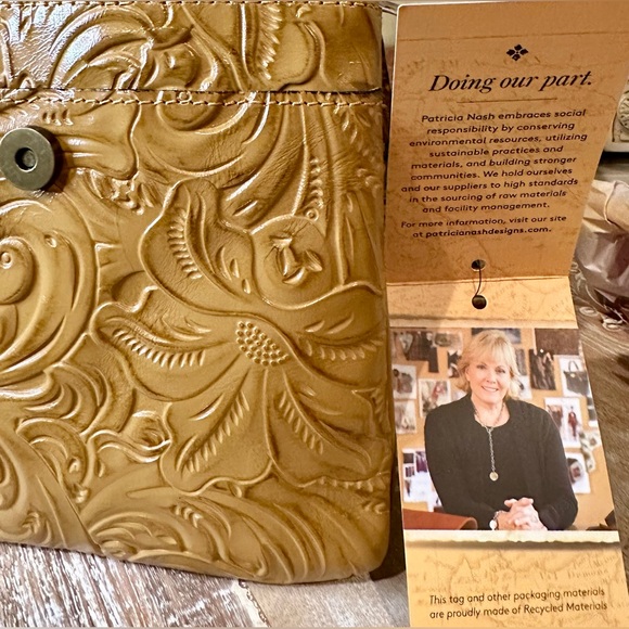 NWT Patricia Nash “Balluri” Medium Crossbody in Biscuit w/ extra shoulder strap. - Picture 3 of 16